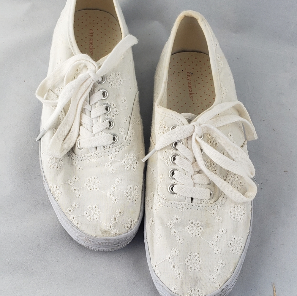 Women's Lace Sneakers